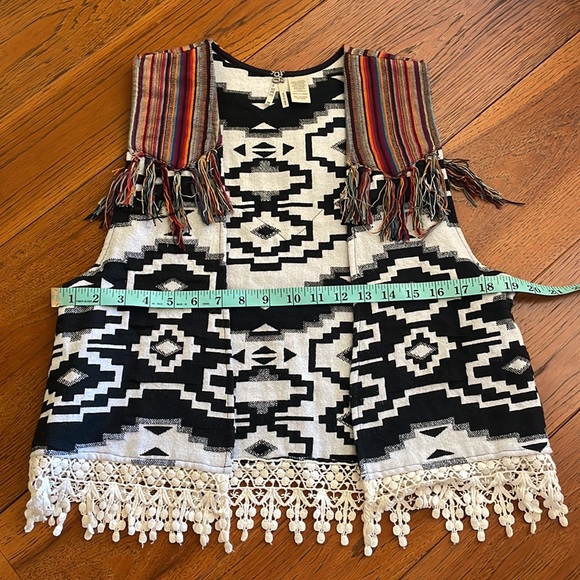 ☀️🏝️ 10 for $20 Buckle Gimmicks Vest - Picture 4 of 6